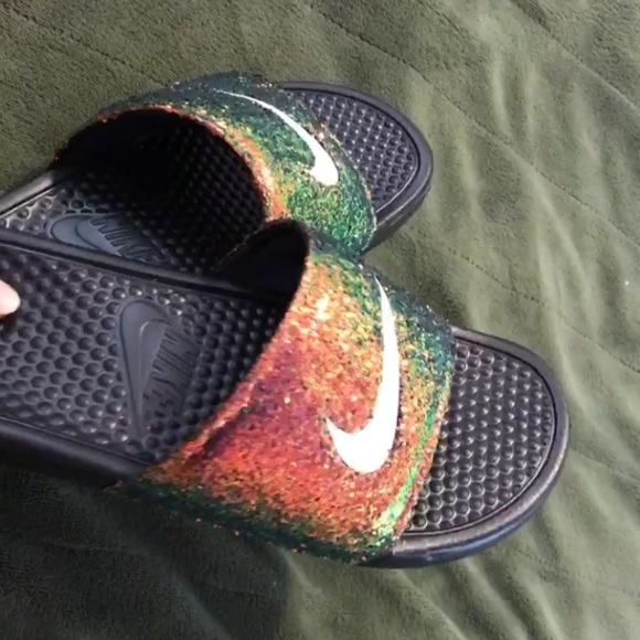Chameleon Nike slides - Picture 3 of 4
